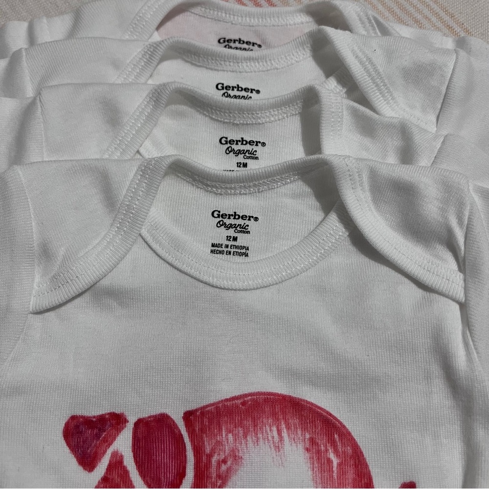 Gerber onsie size 12 Months new collection : Box 008: